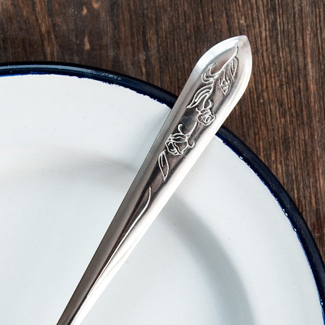 タイのスープスプーン バラの模様入り 2 - バラの模様が入っています。