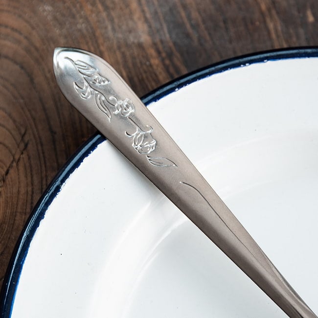 タイのスープスプーン バラの模様入り 3 - ありそうでないちょっと珍しいデザインです。