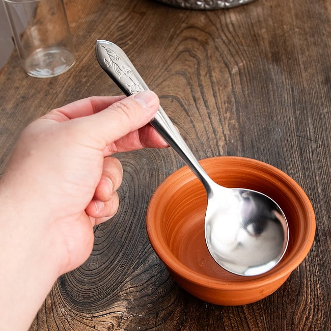 タイのスープスプーン バラの模様入り 6 - 使いやすいサイズ感です。