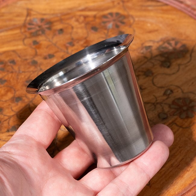 南インドのコーヒーカップ [直径約7.2cm×高さ約6.5cm] 2 - このくらいのサイズ感になります