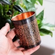 アーユルヴェーダ 高級銅製コップ ダマスク柄が美しい カッパーカップ インドの銅製タンブラー〔高さ:約9cm 直径:約7.2cm 約250ml〕