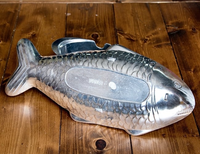 炭火でお魚を調理できる!! お魚模様のフィッシュパンセット アウトドアでも大活躍 4 - このお魚のプレート、裏面がリアルなお魚になっています。