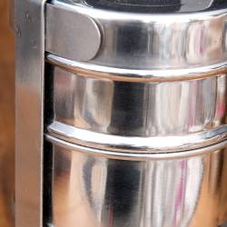 鍵が掛かる！インド3段ボンベイ弁当箱　ダッバーワーラー仕様【直径:約9.5cm 高さ:約25cm】 - サブ5