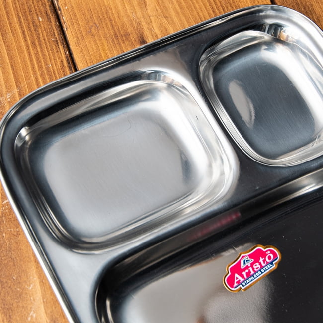 3分割ランチプレート パウバジ用のお皿にも[22cm]  3 - 小さなスペースは豆カレーやヨーグルト、大きなスペースはライスやチャパティを入れるのに使います。