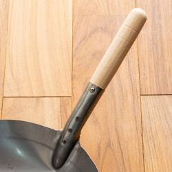 ガタ 軽くて振るいやすいタイの屋台鉄鍋 - 直径31cm 板厚0.6mm程度 - サブ4