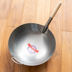 ガタ 軽くて振るいやすいタイの屋台鉄鍋 - 直径35.5cm 0.6mm程度 - サブ2