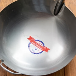 ガタ 軽くて振るいやすいタイの屋台鉄鍋 - 直径35.5cm 0.6mm程度 - サブ3