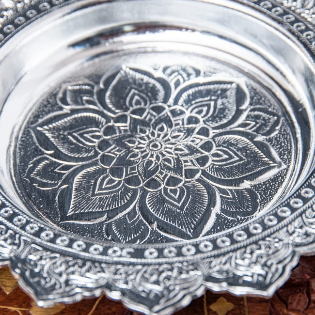 タイのお供え入れ 飾り皿 - 直径：約14cm 4 - 中央部の様子です。