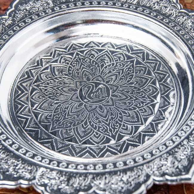 タイのお供え入れ 飾り皿 - 直径：約18.5cm  4 - 中央部の様子です。