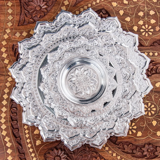 タイのお供え入れ 飾り皿 - 直径：約18.5cm  7 - 4つのサイズを重ねてみました。