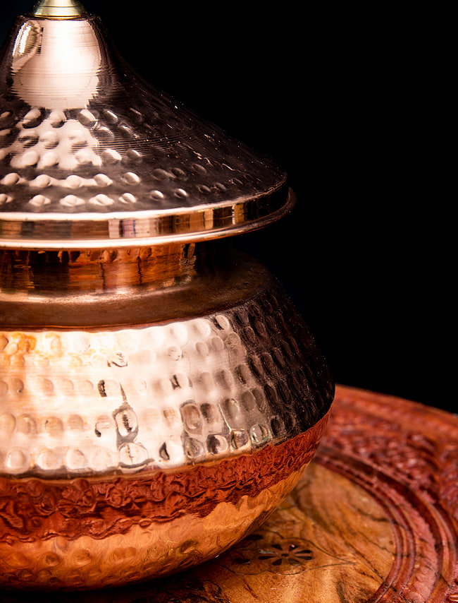 【蓋付き】ハンディカダイ - インドの鍋【直径約18cm】 4 - インドらしいコロンとした造形です。