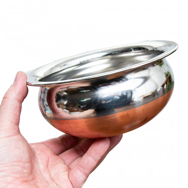 重ねられるハンディセット - インドの鍋3個セット【直径約21cm・18.5cm・16.5cm】 5 - 一番小さな鍋はこれくらいのサイズ感になります。