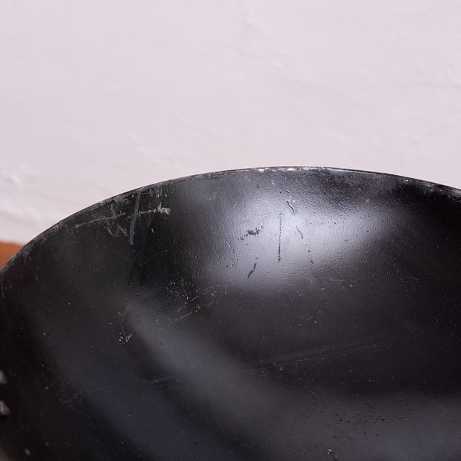 インドの屋台用鉄製カダイ（インド鍋　鉄鍋） - 直径約26cm 4 - 拡大写真です