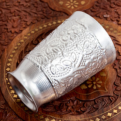 インド伝統唐草エンボスの花瓶　高さ：約11.5cm - サブ2