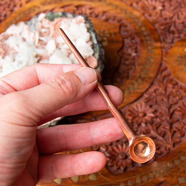 銅のミニスプーン 長さ：約11.5cm 4 - 手に取るとこれくらいのサイズ感です。