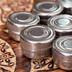 〔12個セット〕〔Sサイズ〕ステンレスの小さなマサラケース・スパイスケース小物入れ[約2cm×3.6cm] - サブ4