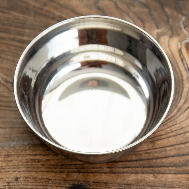 重ねられるカレー小皿 カチュンバルカトリ(約7.8cm×約3cm） 2 - 上からの写真です。艶やかなステンレスが用いられています。