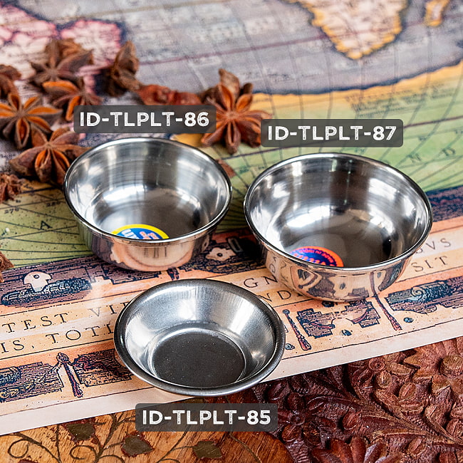 チャトニ皿　アチャールボウル　浅め　極小サイズ　カレー小皿(約5.2cm×約1.2cm　約15ml） 7 - 同ジャンル品との比較です。こちらは【ID-TLPLT-85】です。