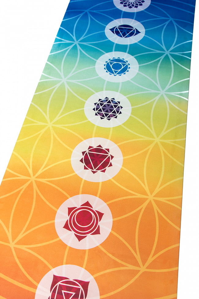 (天然ゴム)高品質エスニックヨガマット4mm - Tree of Life 7Chakra 3 - 斜めからの写真です