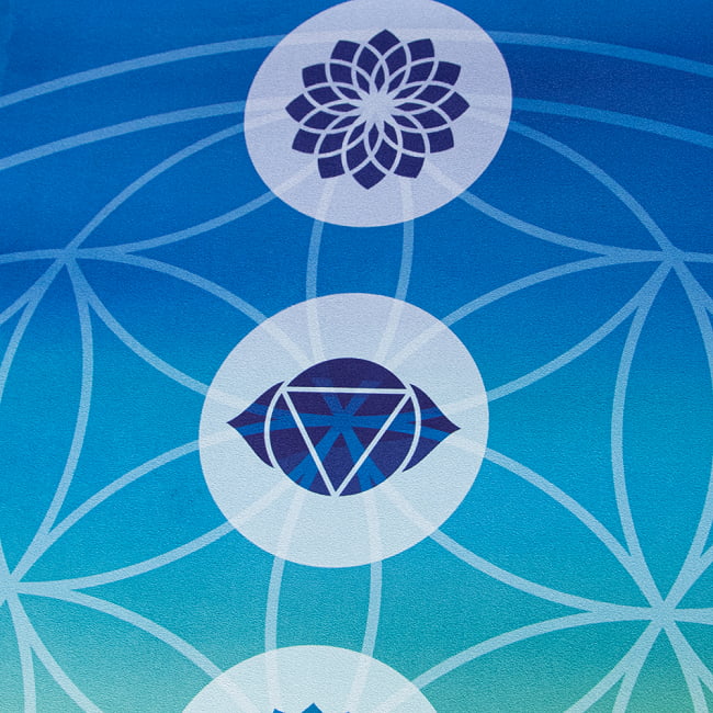 (天然ゴム)高品質エスニックヨガマット4mm - Tree of Life 7Chakra 7 - 表面は起毛素材になっています