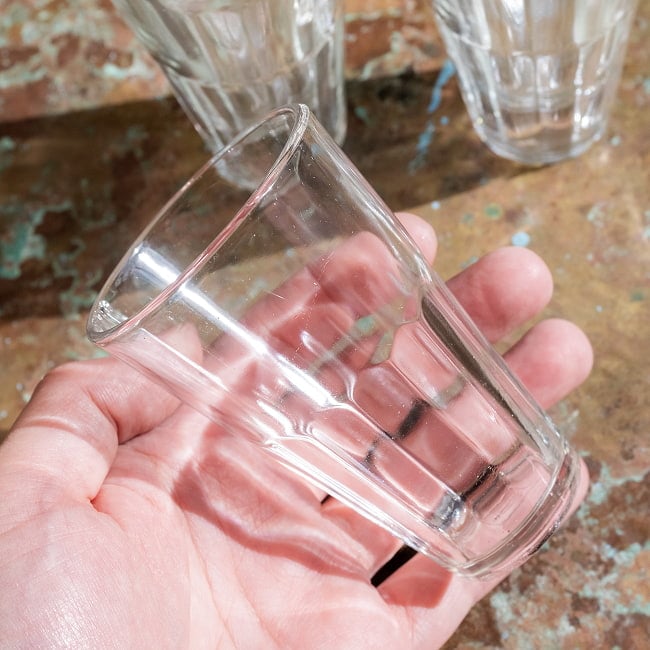 【5個セット】インドのチャイカップ【高さ:約9.2cm 直径:約6.2cm 容量：約120ml】 2 - このくらいのサイズ感になります