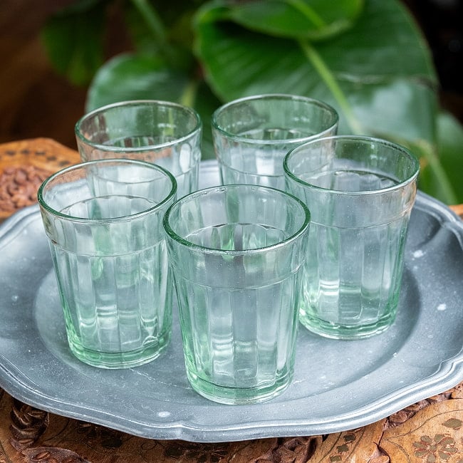 【5個セット】インドのチャイ カップ - 装飾つき[直径:6.5cm 高さ:8.7cm 約150ml]の写真コップ,グラス,チャイカップ,チャイコップ,チャイグラス,チャイ,インド食器,かわいい,レトロ,アジアン食器,アジア雑貨