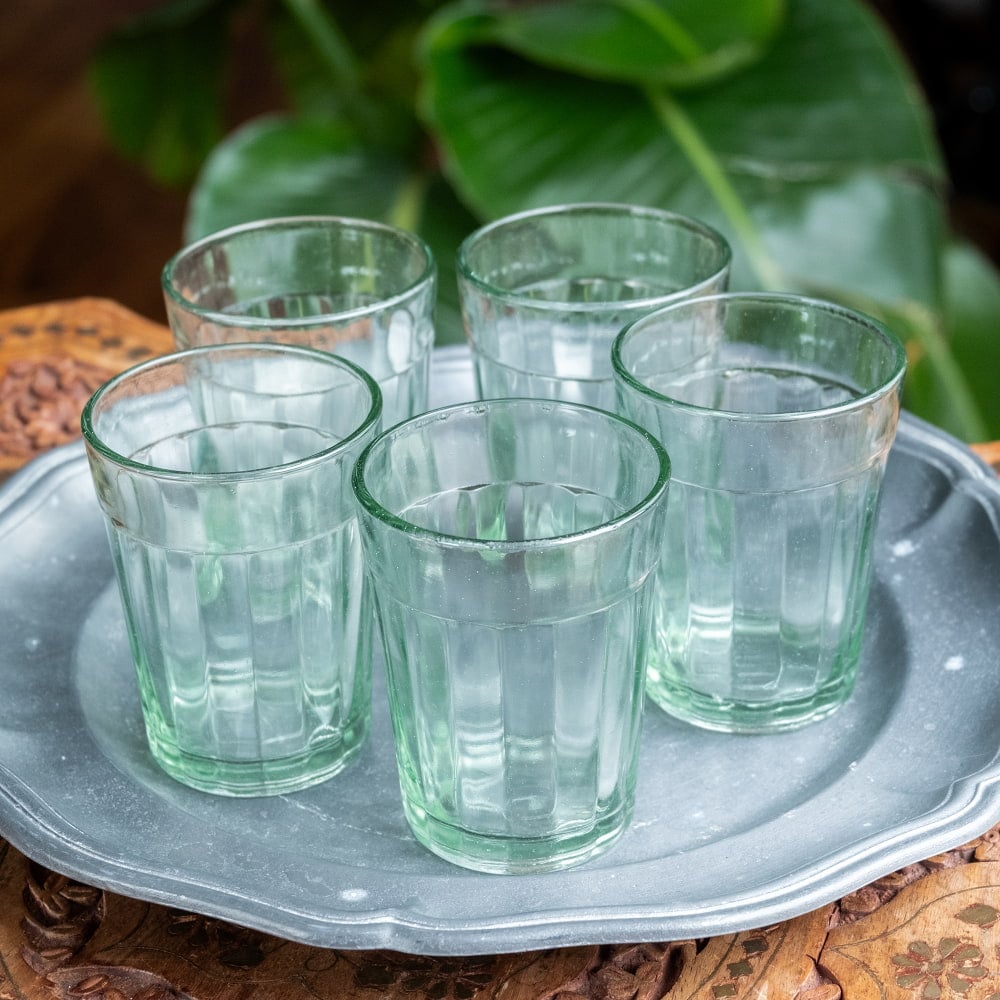 【5個セット】インドのチャイ カップ - 装飾つき[直径：約6.6cm 高さ：約8.4cm 約150ml]1枚目の説明写真です