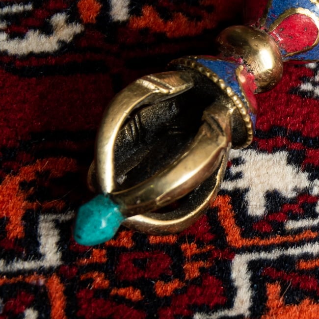 ドルジェ（石つき ヴァジュラ・金剛杵）[約10cm] 2 - 先端部の拡大写真です