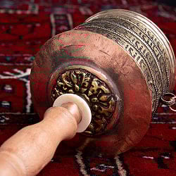 【高品質】チベット仏教　マントラを唱える　手持ちマニ車 [長さ：約23cm] - サブ4