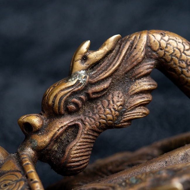 【高品質】 ドルジェ（ヴァジュラ・金剛杵）[約31cm] 龍と骸骨 五鈷杵 鬼面金剛杵 9 - 迫力のある龍です