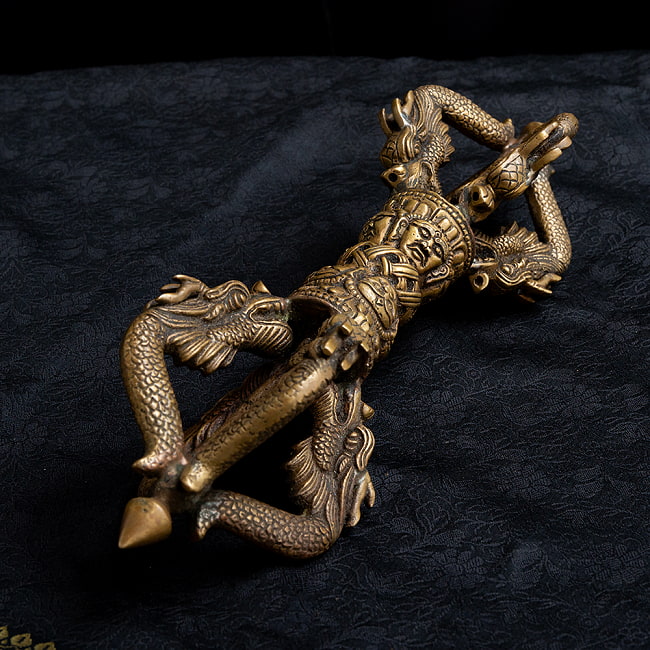【高品質】  ドルジェ（ヴァジュラ・金剛杵）[約27cm] 龍とヴァジュラ・バイラヴァ 五鈷杵 鬼面金剛杵 2 - 拡大写真です