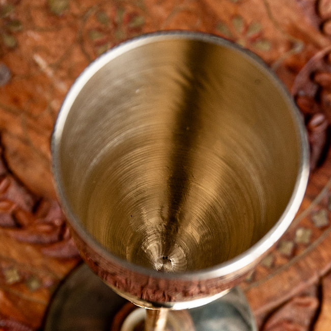 ネパールの真鍮製 ワイングラス ウォーターグラス 高さ24cm程度 8 - 上からの様子です。