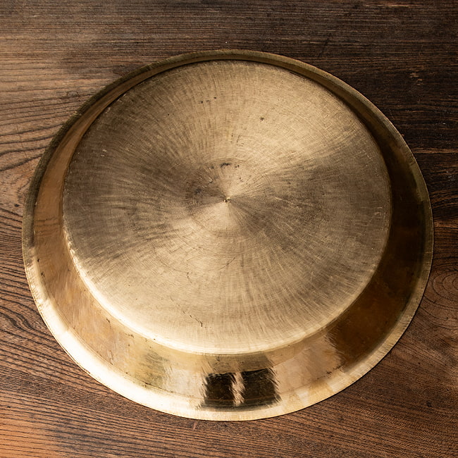 ネパールの真鍮ターリー（大皿） 外径27.5cm程度 6 - 裏面です。