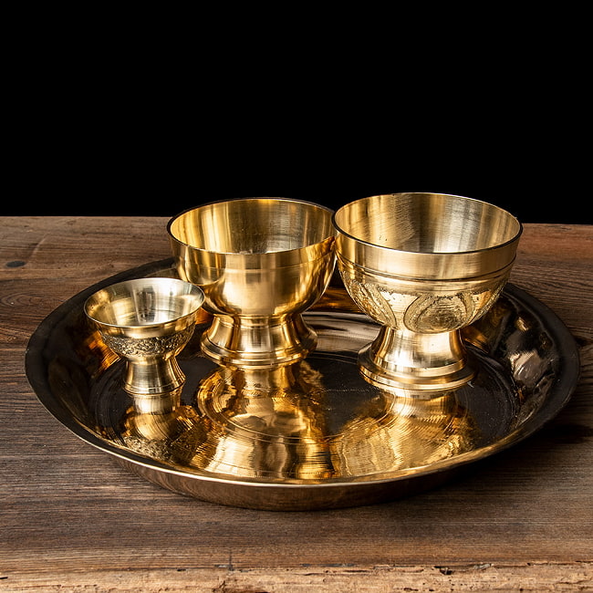 ネパールの真鍮ターリー（大皿） 外径27.5cm程度 9 - 本格的なダルバートに。