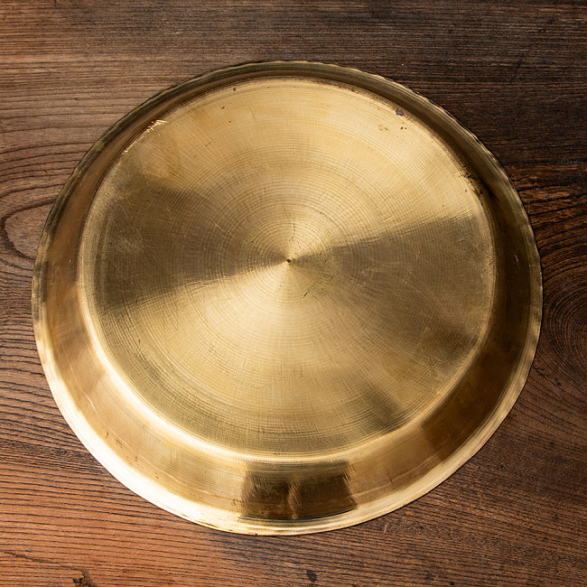 ネパールの真鍮ターリー（大皿） 外径29cm程度 6 - 裏面です。