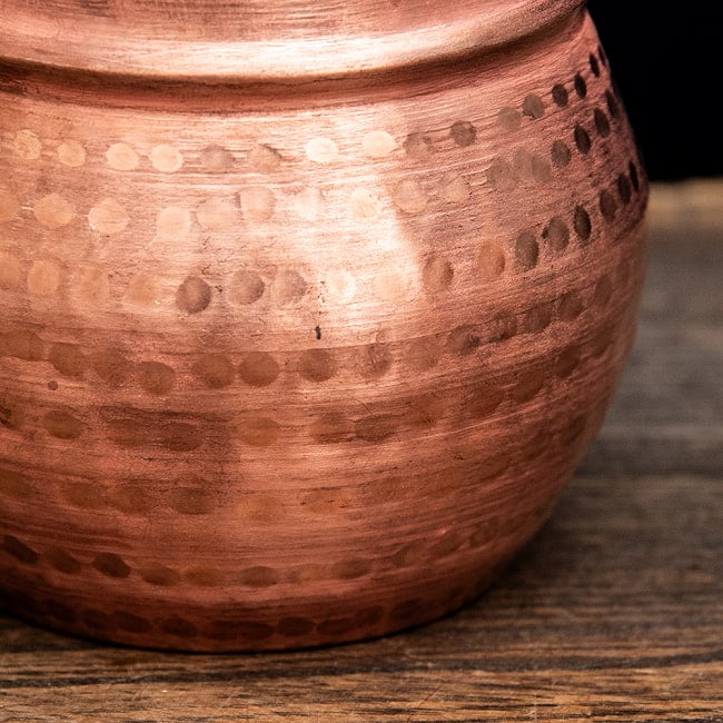 銅製マヌ - ネパール伝統の はかりうつわ 4 - ハンマーの打痕が美しいですね。