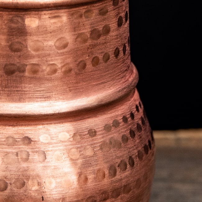 銅製マヌ - ネパール伝統の はかりうつわ 5 - ハンマーの打痕が美しいですね。
