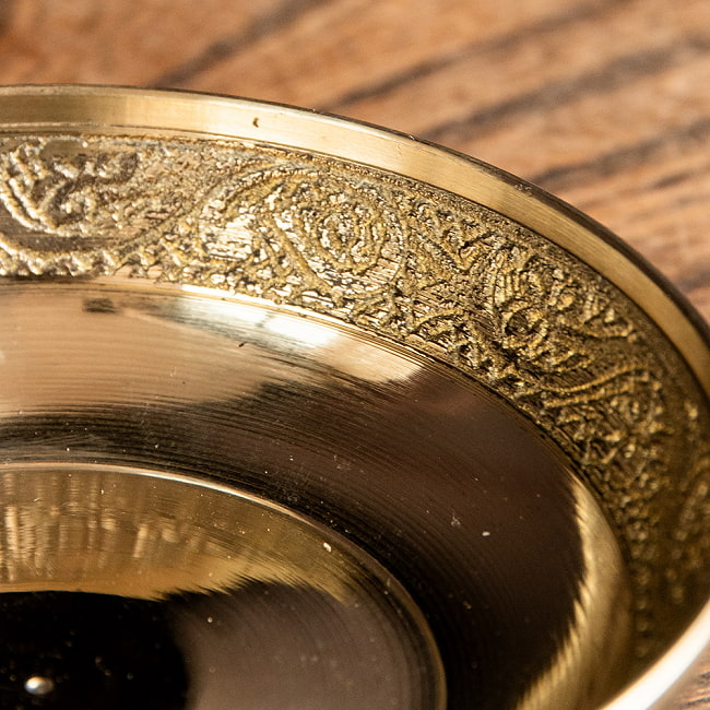 タルカリプレート 真鍮製 ネパールのカレー小皿 装飾入り 直径11cm 4 - 装飾が入っています。