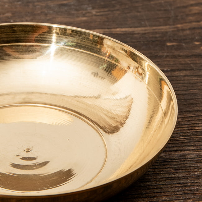 タルカリプレート 真鍮製 ネパールのカレー小皿 無地 直径11cm 4 - 肉厚のブラスが用いられています。