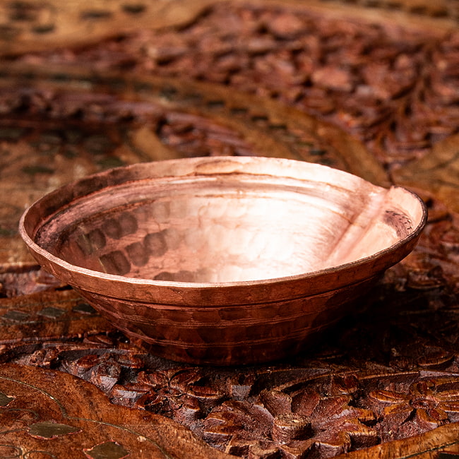 ディヤ Diya - ネパールの銅製 オイルランプ/小皿 直径7.5cm 4 - 見た目以上にしっかりした素材です。