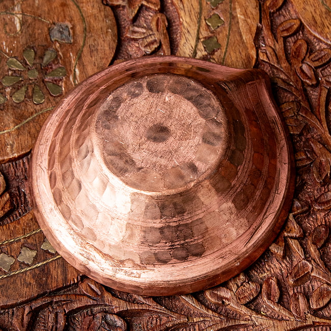 ディヤ Diya - ネパールの銅製 オイルランプ/小皿 直径7.5cm 5 - 裏面を見てみました。