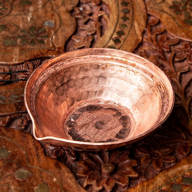 ディヤ Diya - ネパールの銅製 オイルランプ/小皿 直径7.5cmの写真1枚目です。重厚な趣のある、ネパールの礼拝用品です。礼拝用品,小皿,小物入れ,銅,オイルランプ