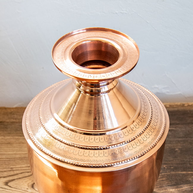 銅製ガルチャ - Ghalcha ネパール独特の水瓶 ミディアムサイズ 高さ：33.5ｃｍ程度 4 - 細かな装飾が美しいです。