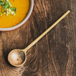 槌目仕上げ ネパールのブラス レードル クラシックで重厚な味わいが魅力的 27cm(NP-TBLWR-34)