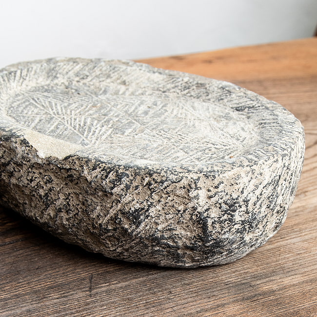 【1点物】［カケアリ］石のマサラ潰し プリミティブなネパール製 23.5cmｘ17cm 5.7kg 厚み7.5cm程度 5 - 分厚い！
