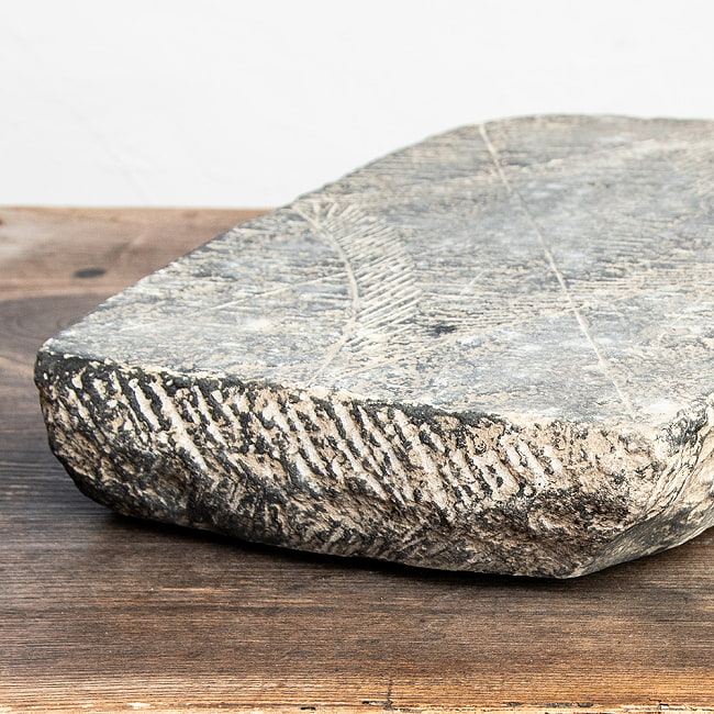 【1点物】石のマサラ潰し プリミティブなネパール製 35cmｘ22cm 9.2kg 厚み5.5cm程度 4 - 厚みがあります。