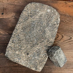 【1点物】石のマサラ潰し プリミティブなネパール製 35cmｘ22cm 9.2kg 厚み5.5cm程度の商品写真