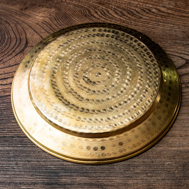 槌目仕上げ ネパール真鍮ターリー 中皿 直径約21.5cm 6 - 裏面です。