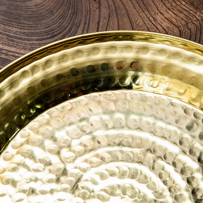 槌目仕上げ ネパール真鍮ターリー 中皿 直径約23.5cm 4 - 細部の拡大です。