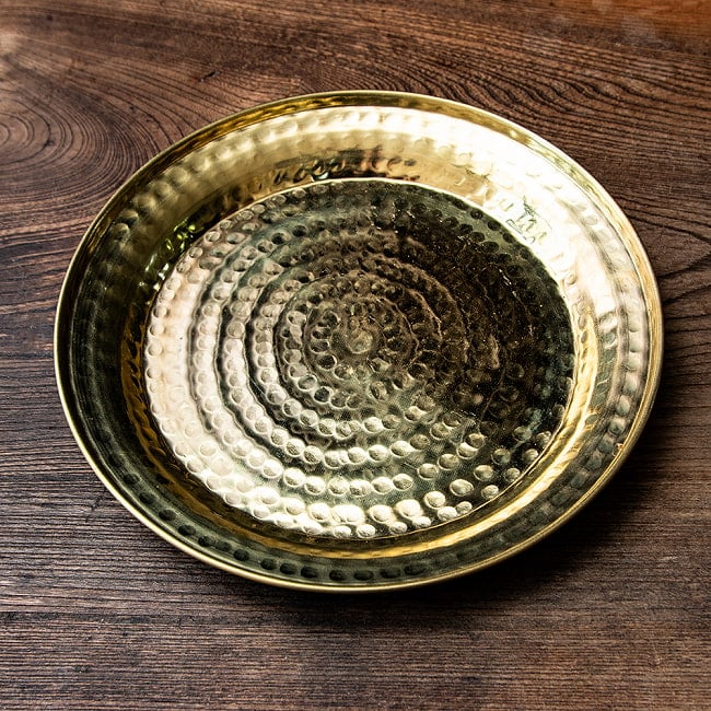 槌目仕上げ ネパール真鍮ターリー 中皿 直径約23.5cmの写真